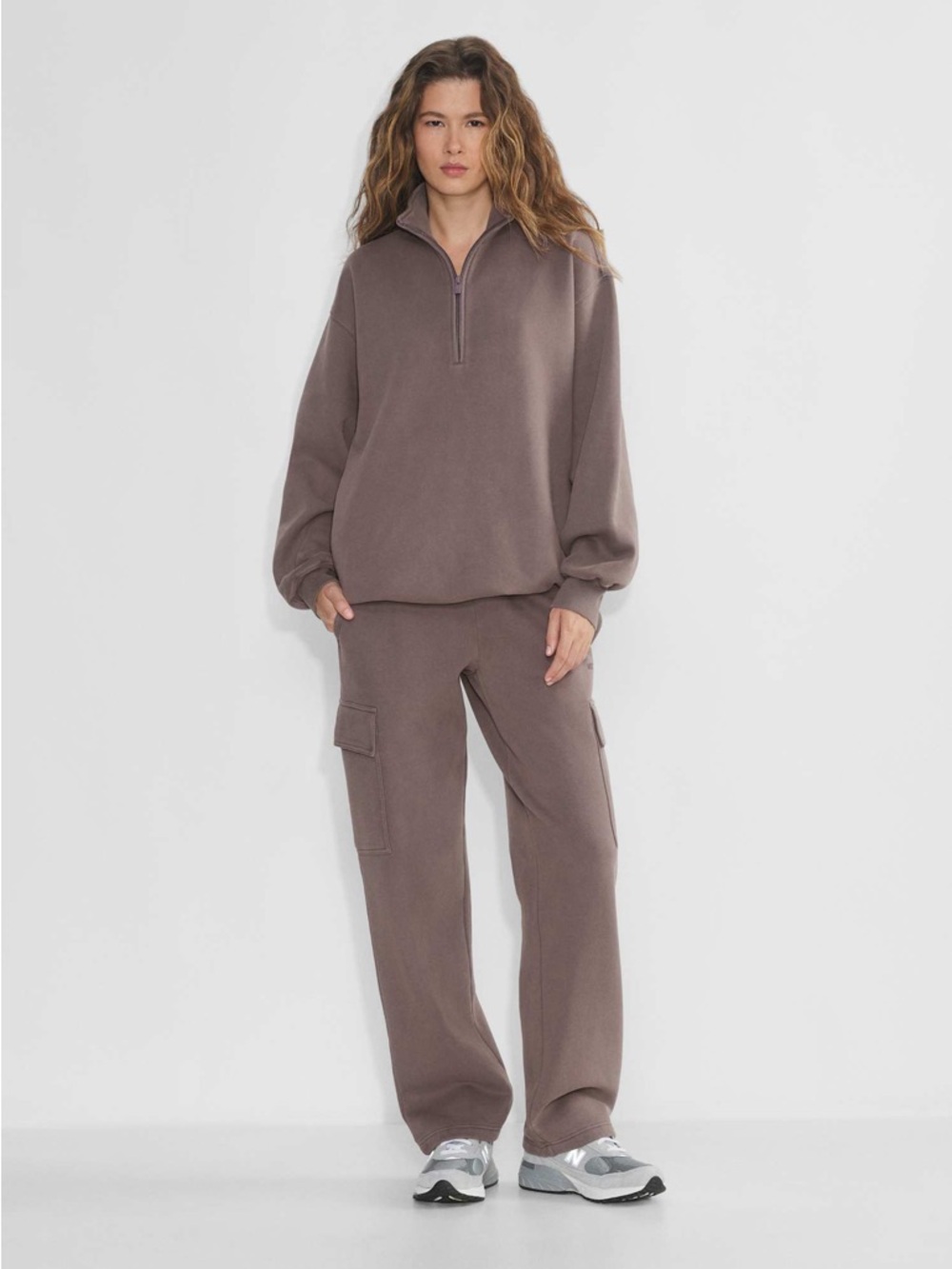Aritzia Dusty Taupe Cargo Joggers